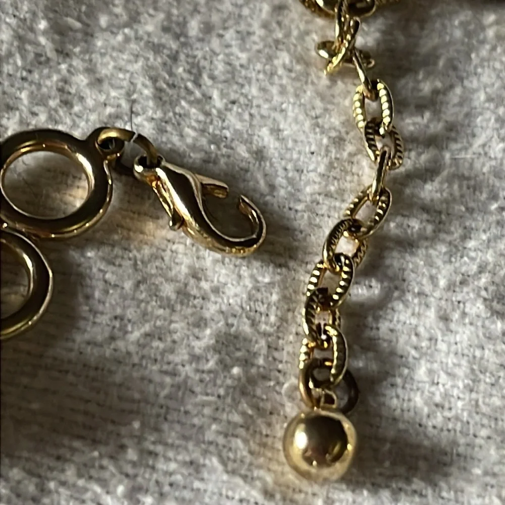 Beautiful Vtg Double Strand Faux Pearl & Gold Tone Short Necklace/Choker - Picture 3 of 3